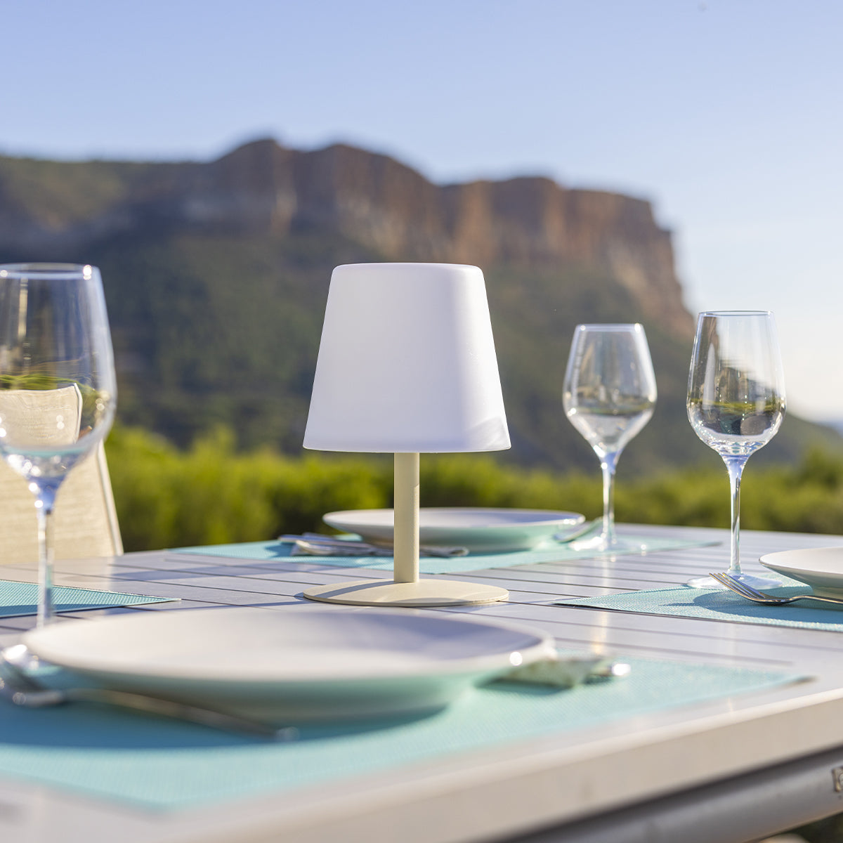 Lampe de table sans fil pied en acier crème LED blanc chaud/blanc dimmable STANDY MINI Cream H25cm