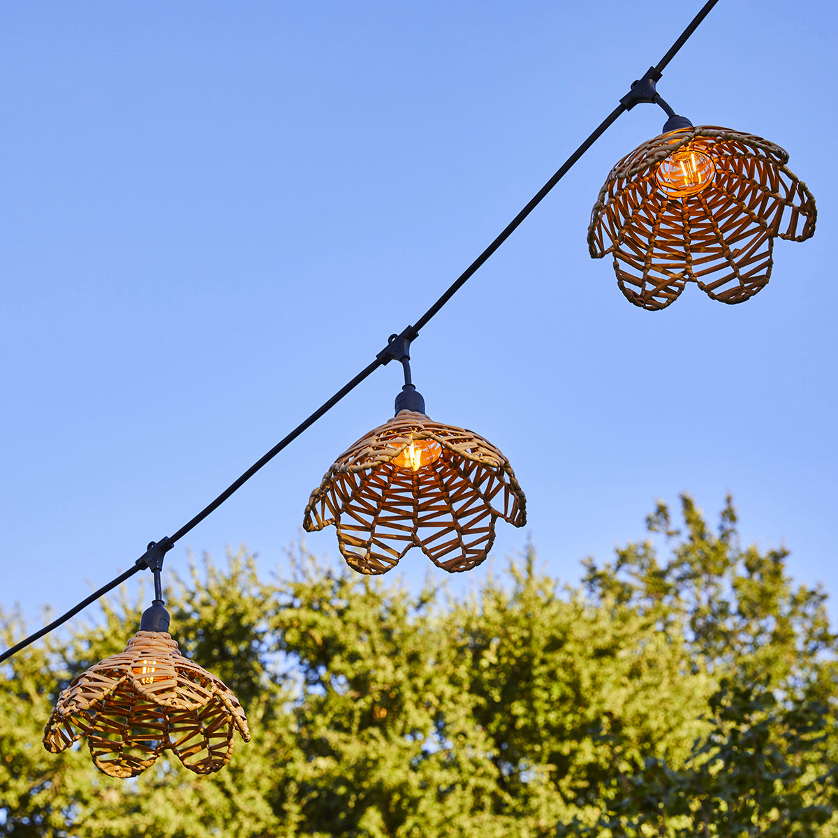Lot de 2 guirlandes lumineuses extérieur connectables 14 abat-jour fleur en polyrotin style bohème ampoules filament E27 LED blanc chaud 2x FLOWER LIGHT 10m