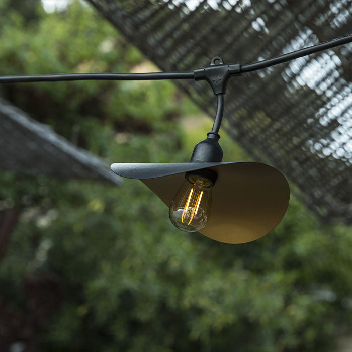 Guirlande lumineuse extérieur avec abat-jour en acier doré effet cage 10 ampoules LED E27 HAT LIGHT 6m - REDDECO.com
