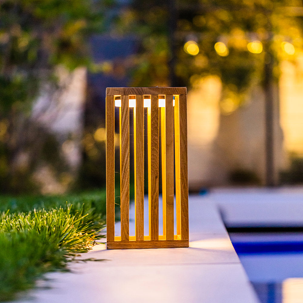 Lanterne solaire décorative LED blanc chaud CHENNAI TALL en bois teck massif H50cm