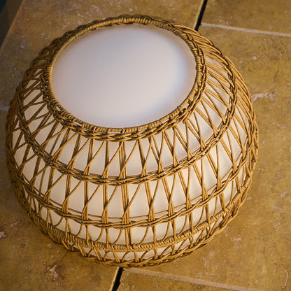 Boule lumineuse sans fil avec coque en poly rotin amovible LED multicolore dimmable BOBBY C40 DRESS ∅40cm avec télécommande et socle à induction