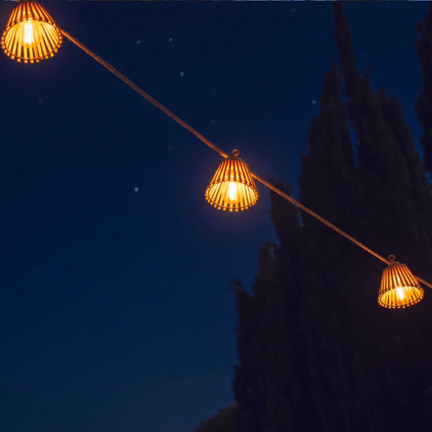 Guirlande lumineuse extérieur connectable 10 abat-jour naturels en bambou NATURA LIGHT HYBRID LED blanc chaud  8m solaire et sur secteur