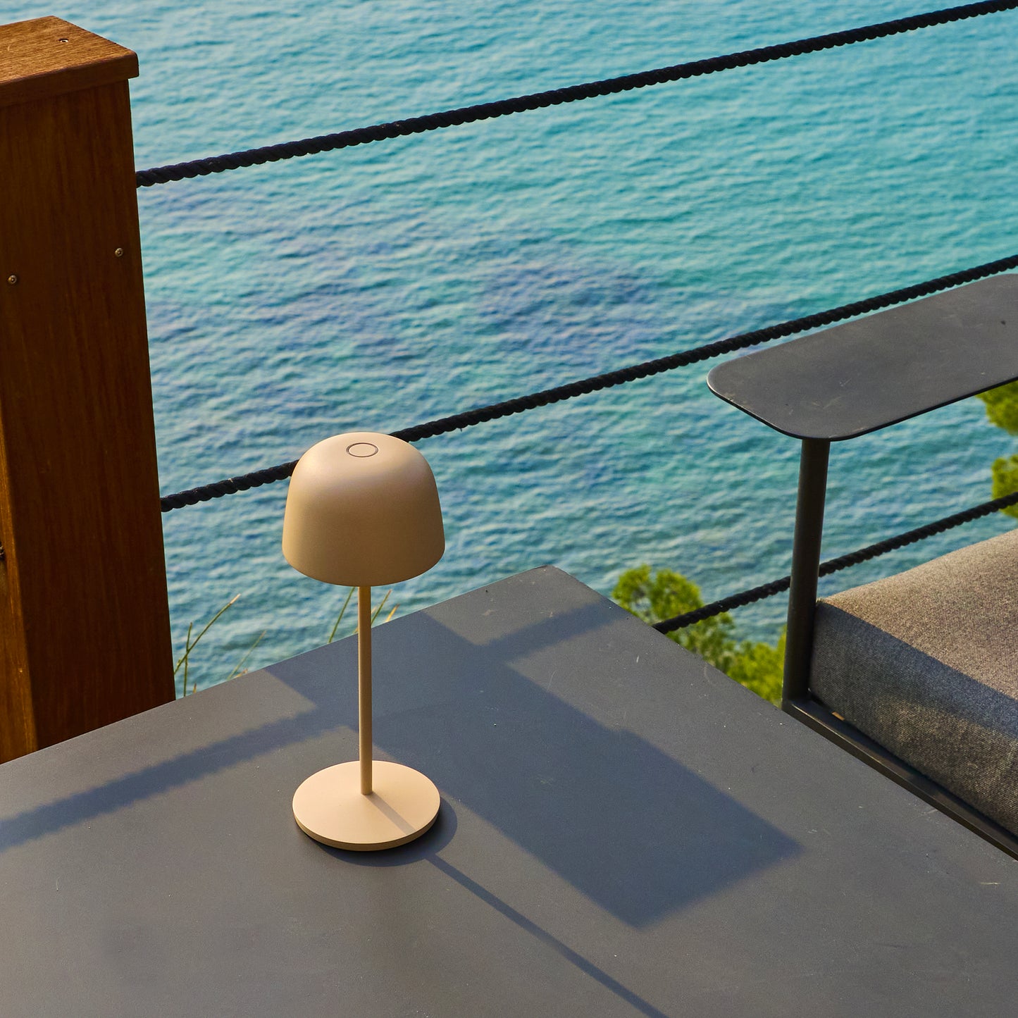 Lampe de table touch sans fil en aluminium beige LED SOPHIA CREAM blanc dimmable H28cm