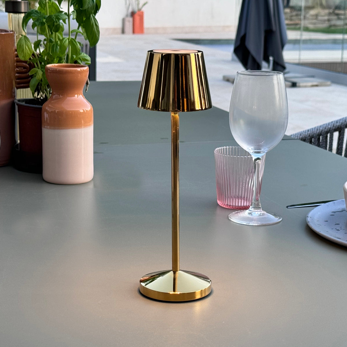 9 Lampe de table EMILY + Socle de charge