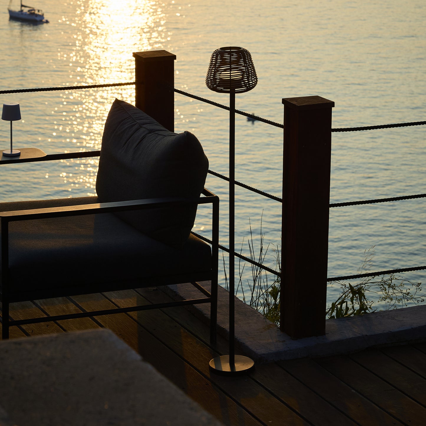 Lampadaire nomade design poly rotin pour extérieur LED MIDY BOHEME H120 cm