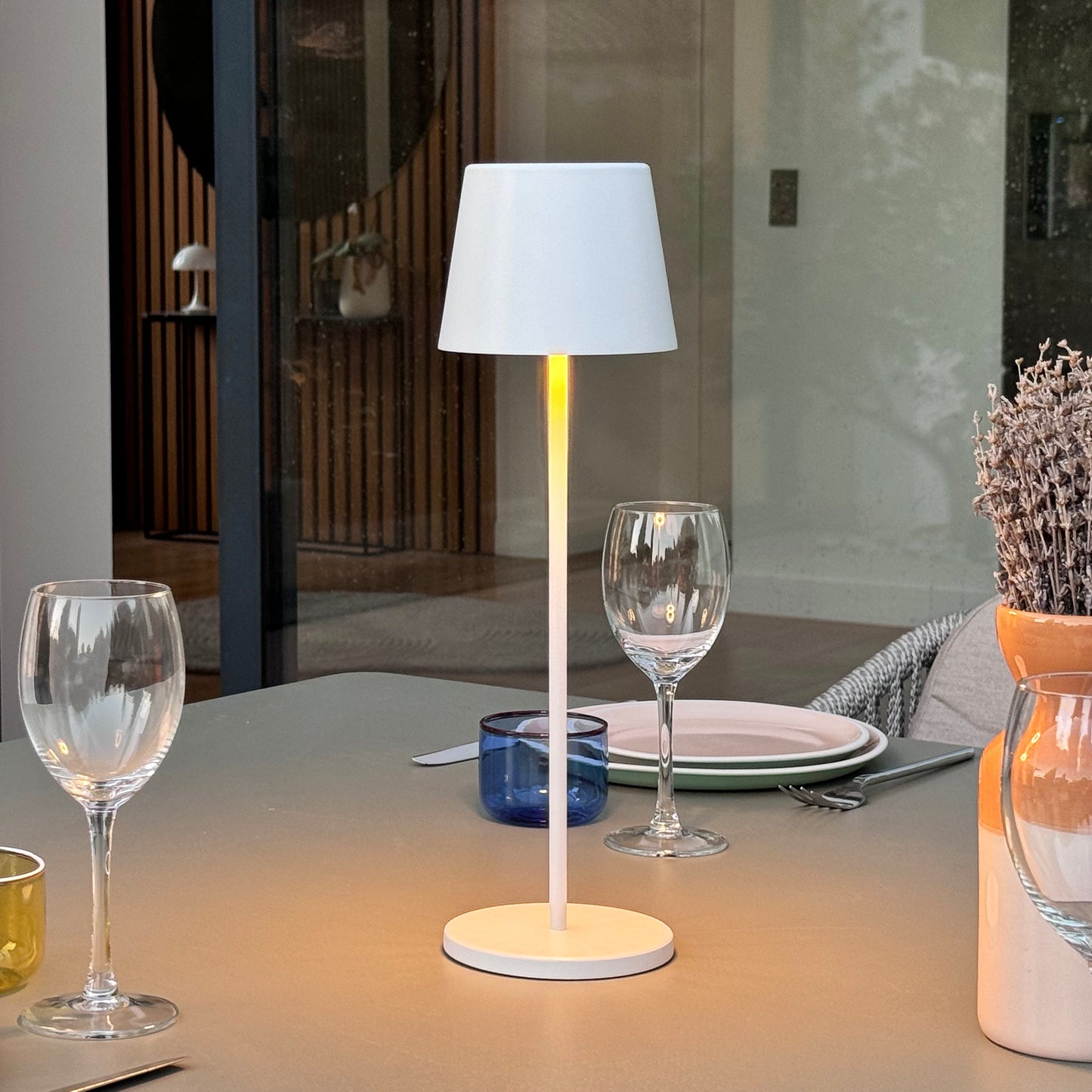 Lot de 6 lampes de table touch sans fil en aluminium KELLY WHITE LED blanc dimmable H38 cm avec plateau de chargement