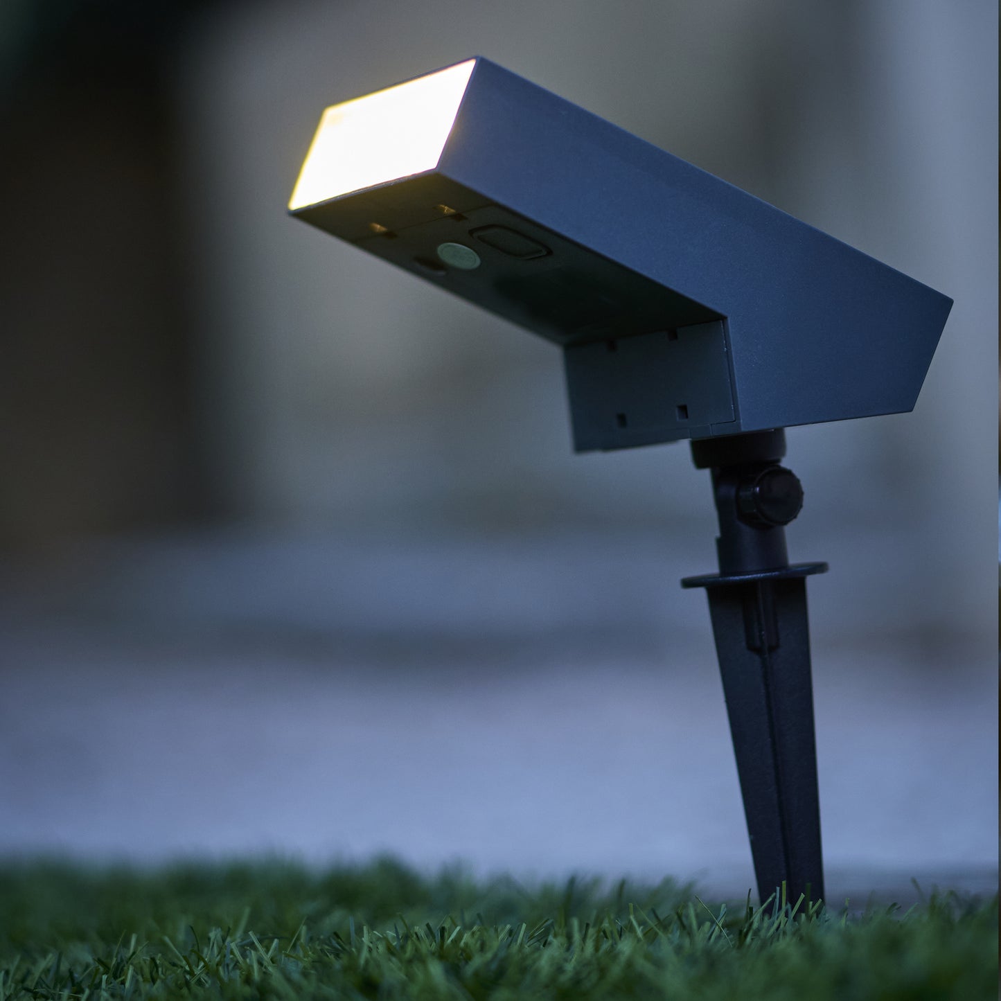 Spot Solaire Projecteur à piquer en aluminium dimmable LED blanc orientable 180° SOLTEK H23cm