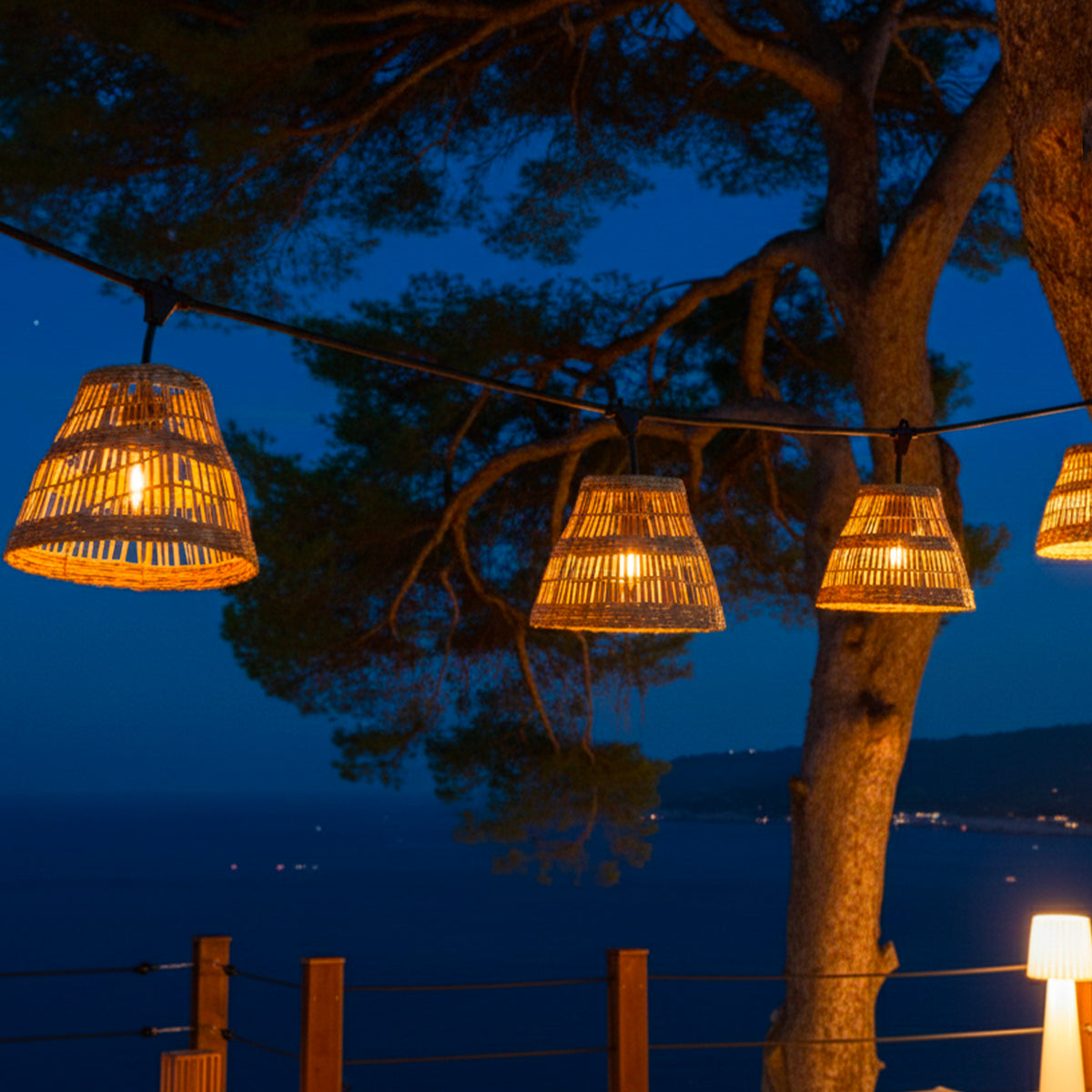 Lot de 2 guirlandes lumineuses extérieur connectables 14 abat-jour tressés D20cm style bohème ampoules filament E27 LED blanc chaud 2x TESSA LIGHT 10m