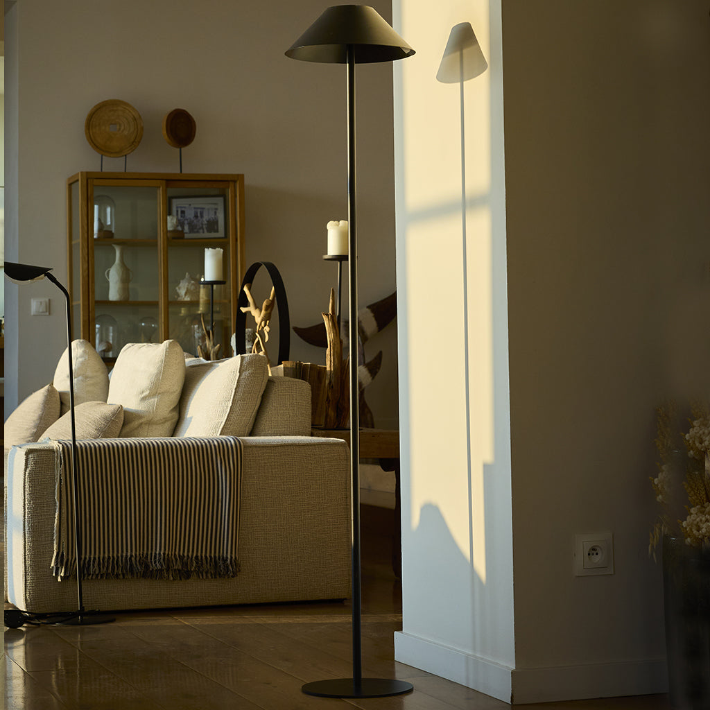 Lampadaire solaire en aluminium avec module LED solaire avec télécommande NERIO TALL H150cm