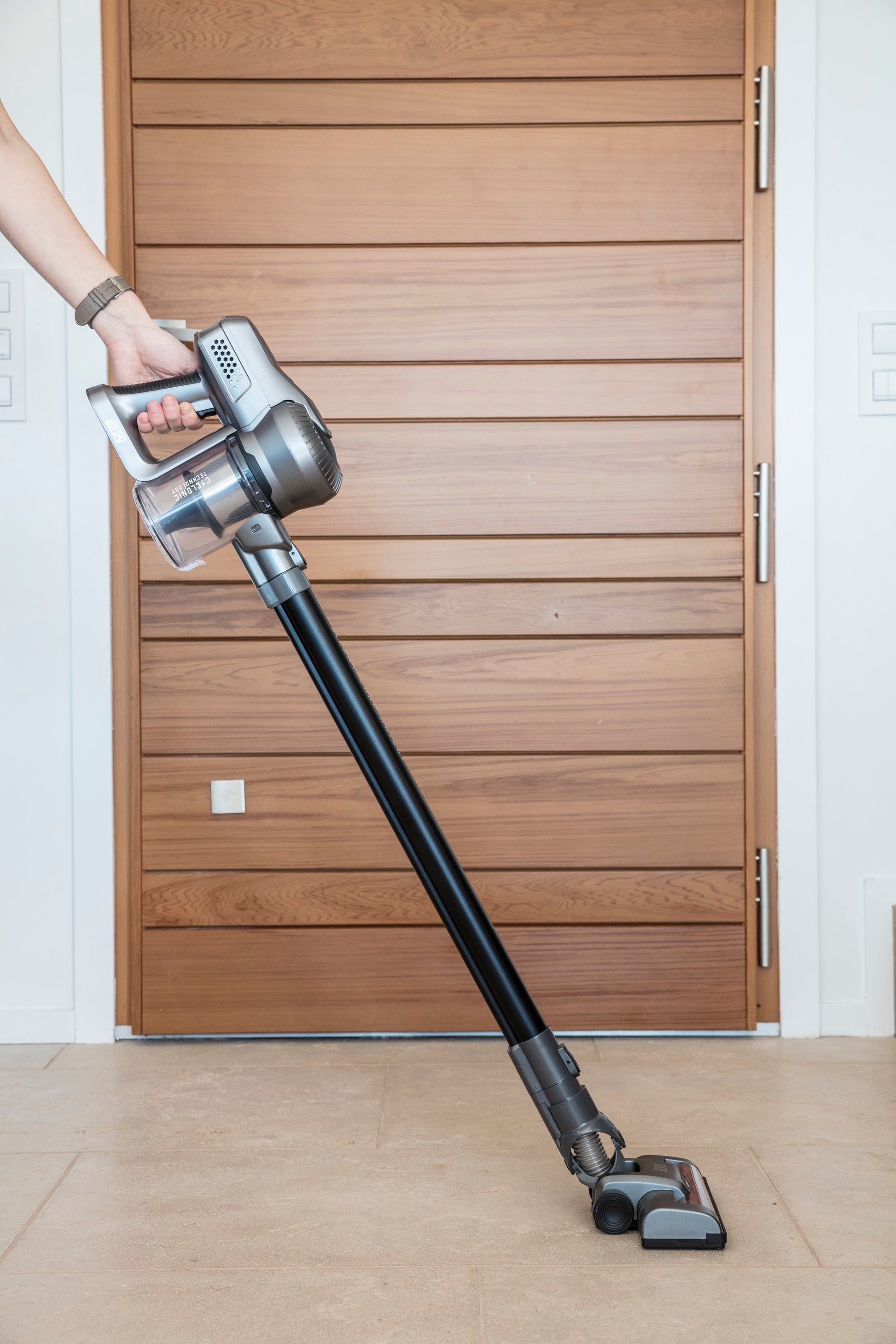 Aspirateur balai sans fil 2 en 1 multifonction sans sac avec brosse animaux 160W - REDDECO.com